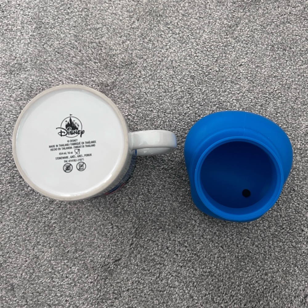Donald Duck Mug with Silicon Hat Lid - Picture 3 of 3